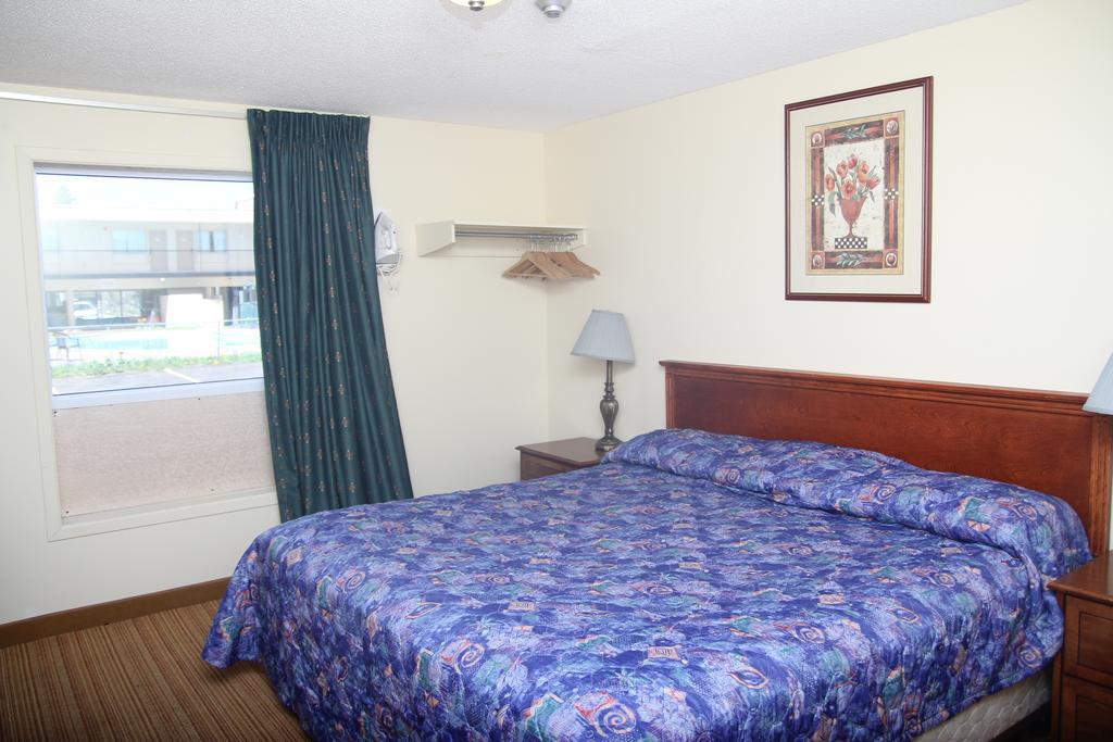 Canuck Inn And Suites Niagara Falls Room photo